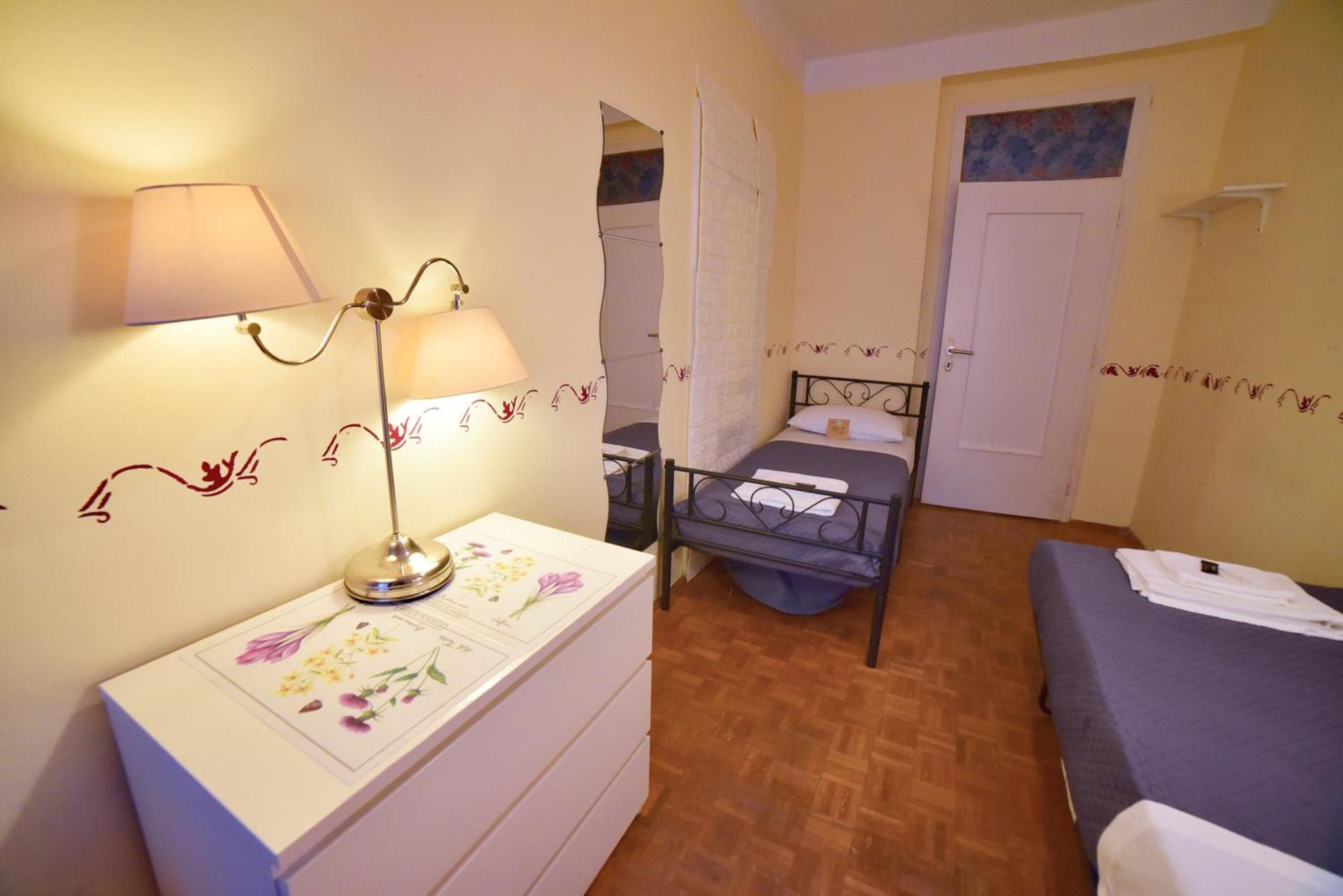 Barcolana Lodge - Hostel トリエステ エクステリア 写真